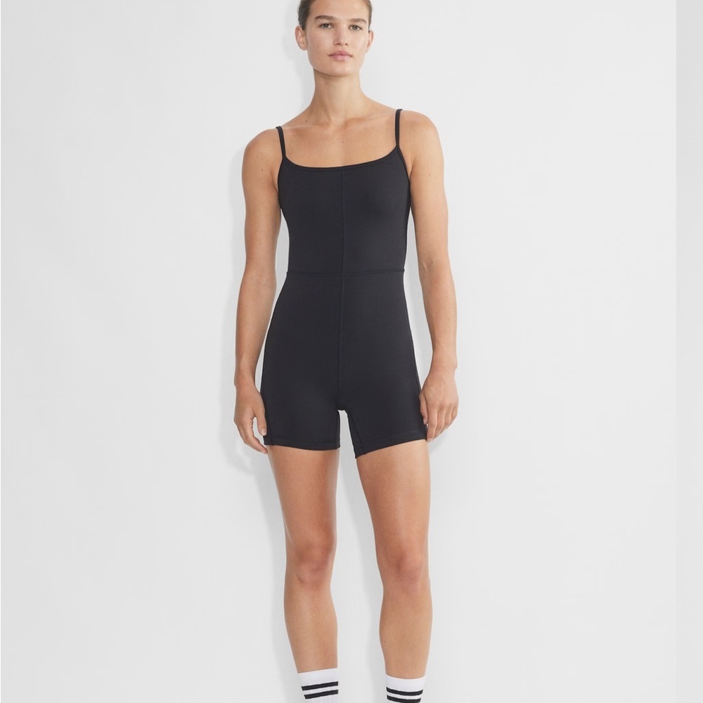 ARITZIA Golden LIFE Divinity 5" Romper Sz XS Excercise Outdoor Preppy Casual